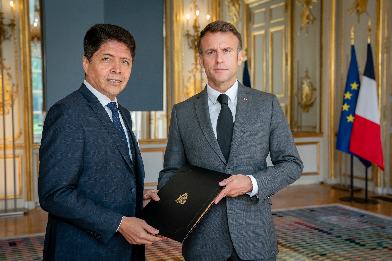 Embajador de Honduras presenta Cartas Credenciales ante el Presidente de Francia